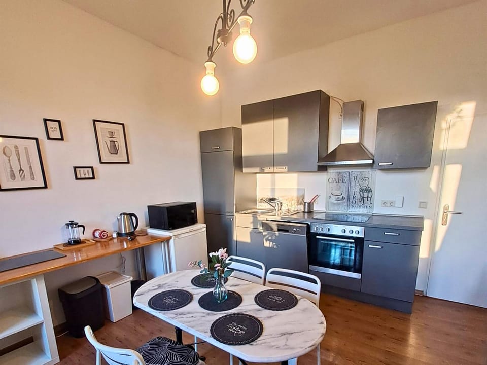 Kitchen or kitchenette, Dining area, dishwasher, oven, stove, toaster