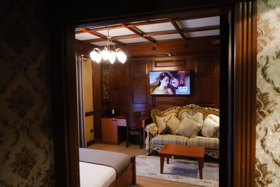 Communal lounge/ TV room, Living room, Bedroom