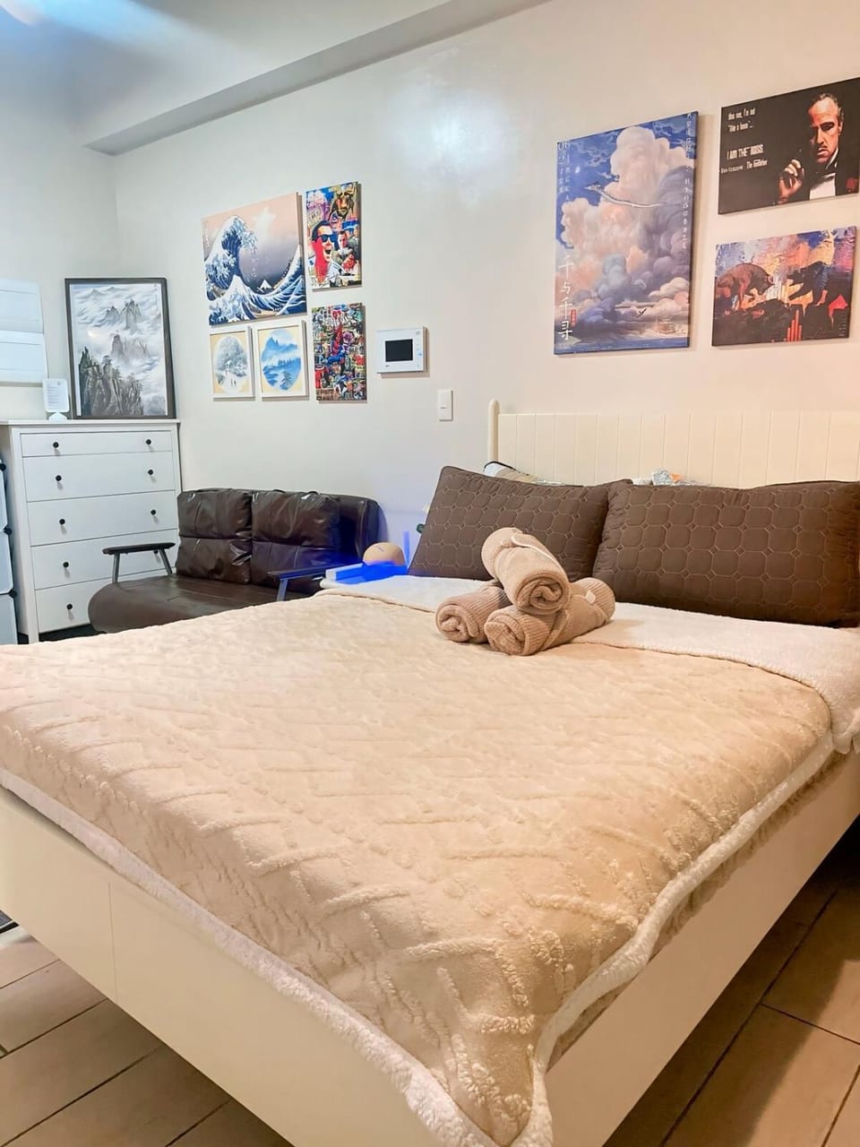 Bed, Seating area, Bedroom, towels