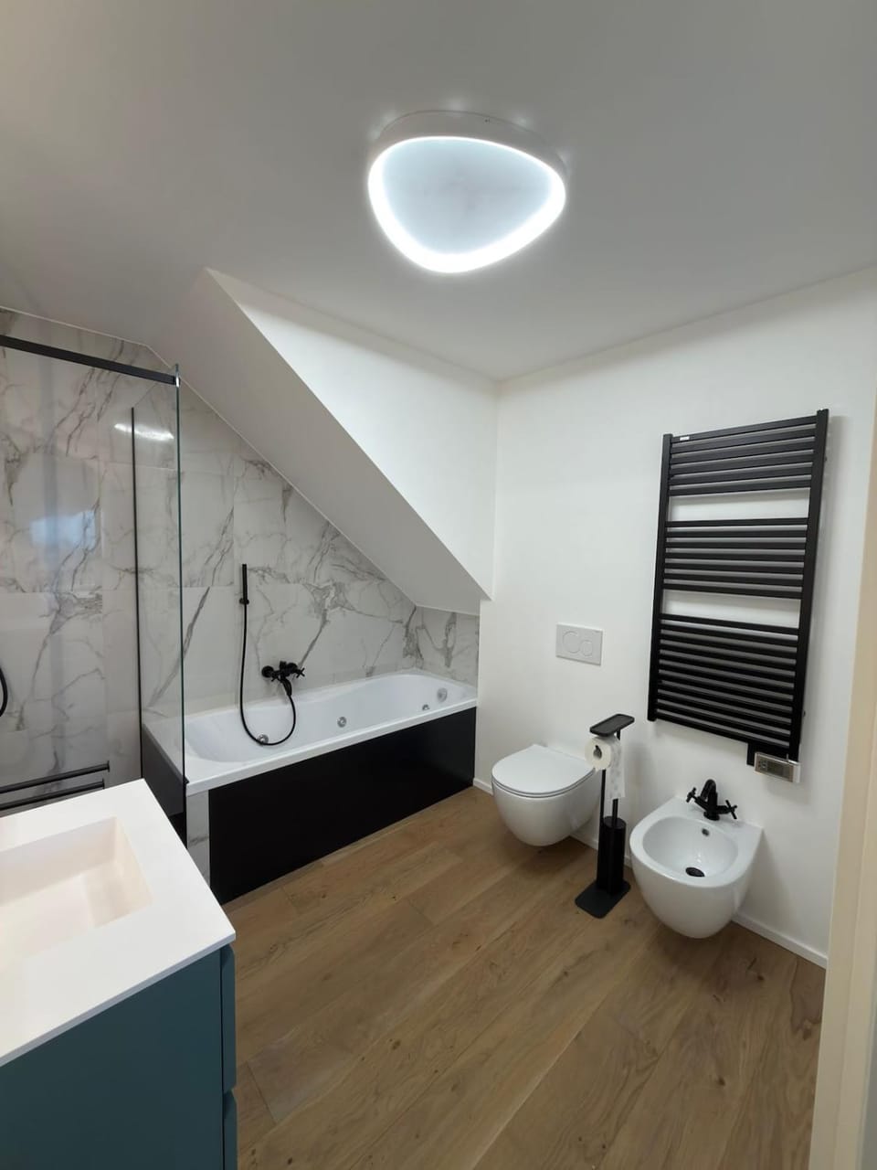 Shower, Toilet, Bathroom, Bath, towels