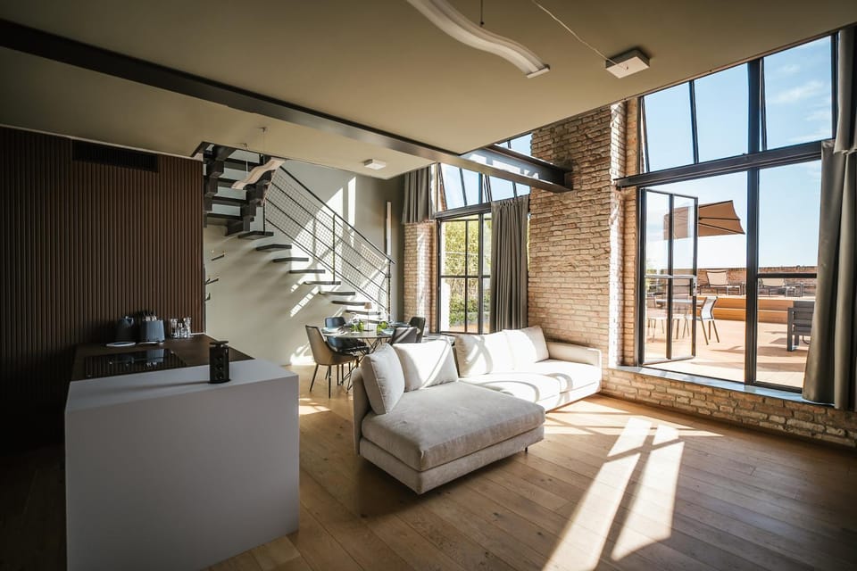View (from property/room), Balcony/Terrace, Living room, Seating area