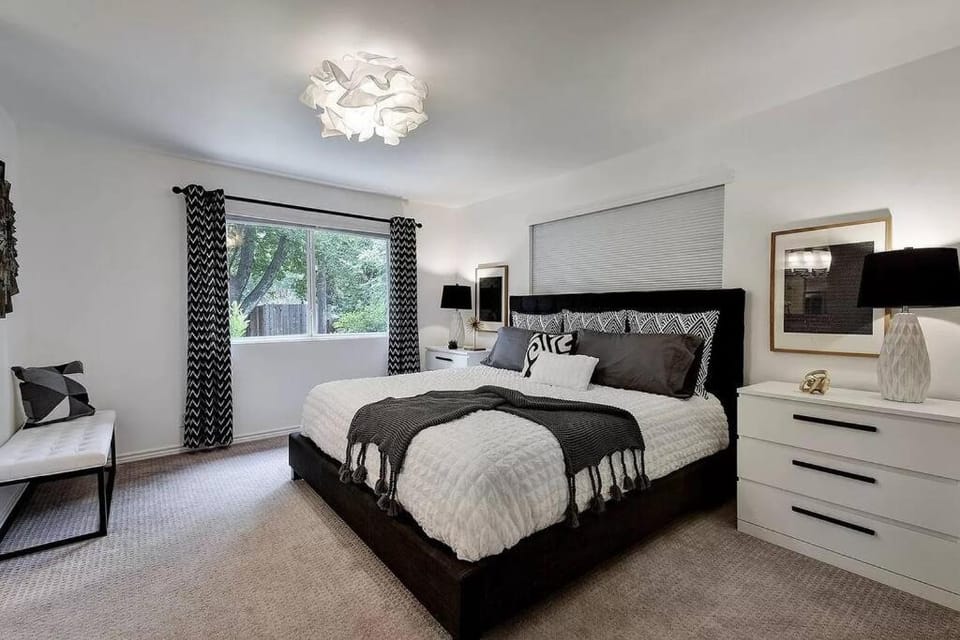 Stylish 3BR Near The Domain - Modern Austin Stay House in Wells Branch