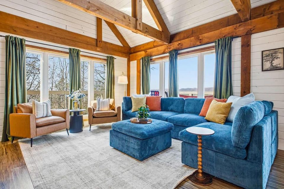 Mtn Views Sleeps 20 Stargazing Dome Hot Tub House in Fairview