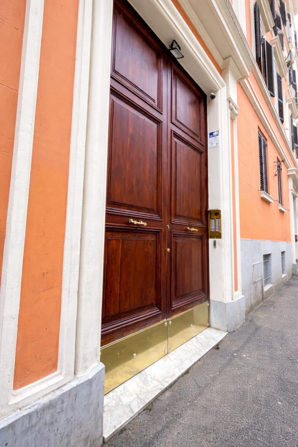 Facade/entrance