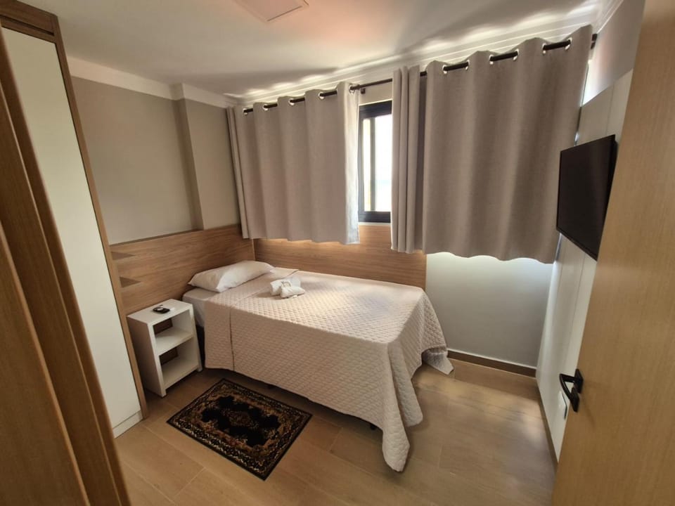 Bed, TV and multimedia, Bedroom