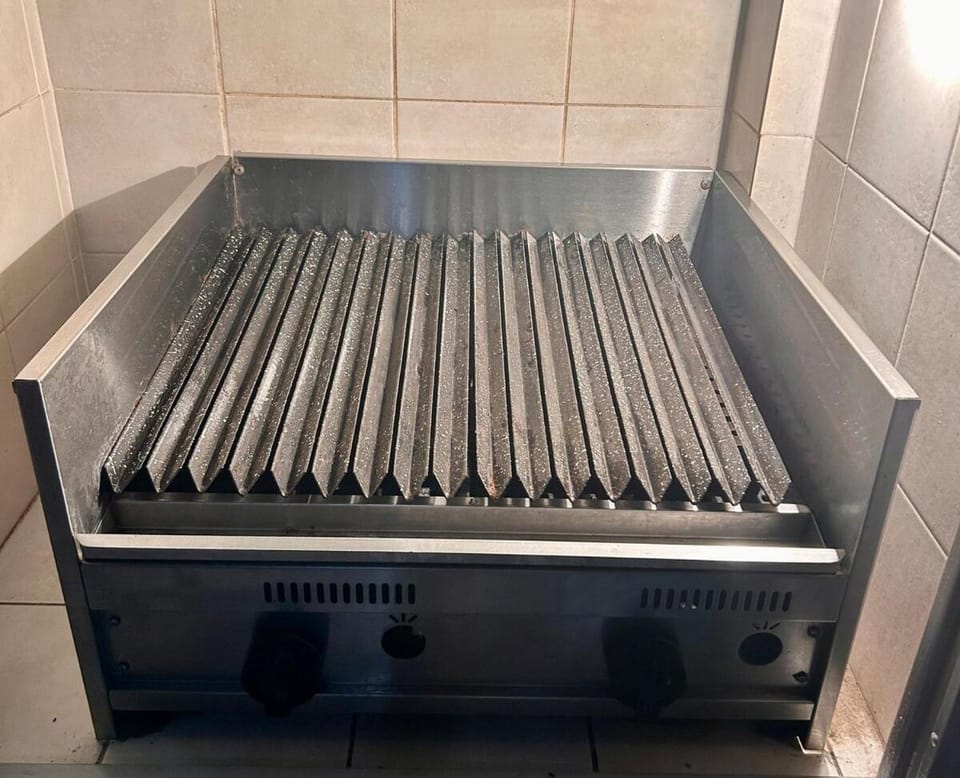 Departamento moderno con amplio balcón y parrilla a gas Apartment in Lomas de Zamora