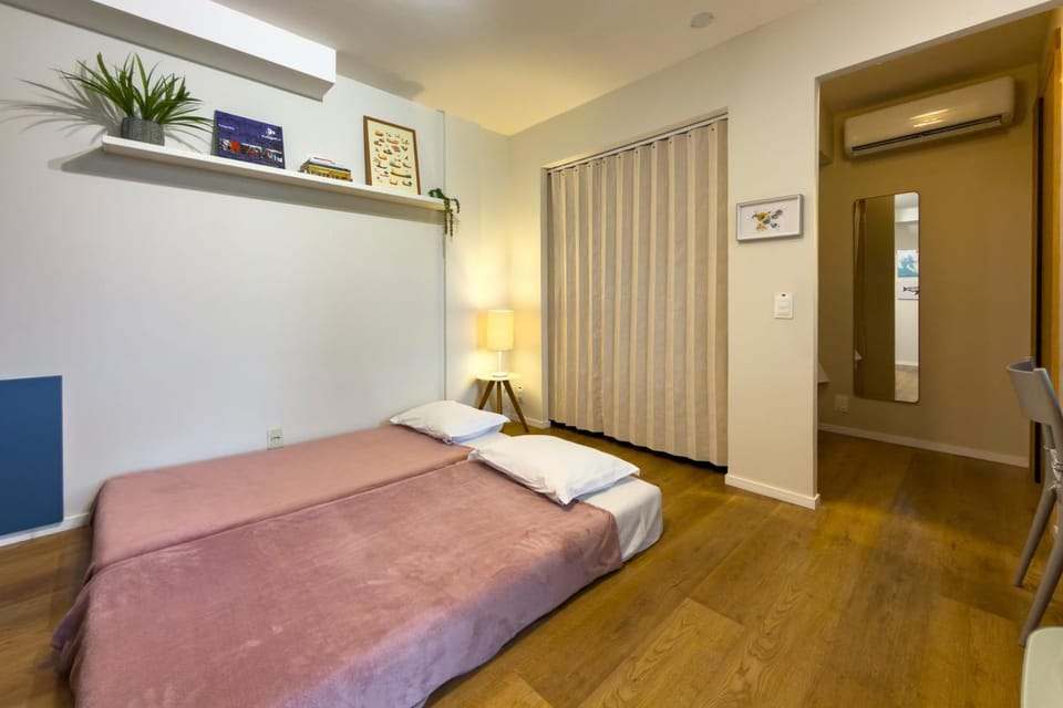 Studio perto da praia SOL, ar condicionado, estacionamento Apartment in Lauro de Freitas