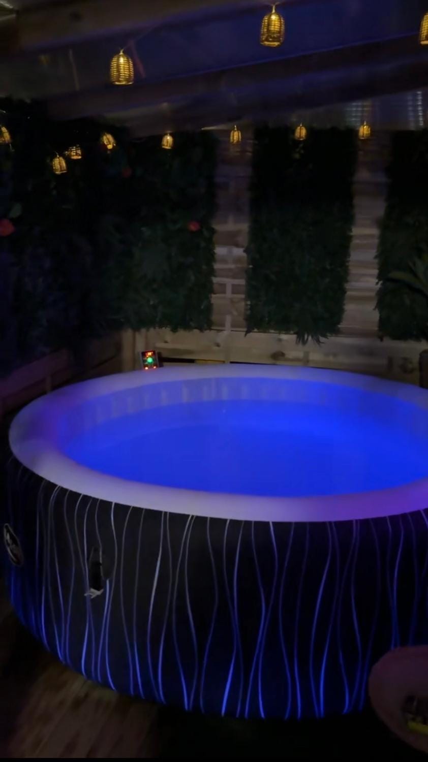 Suite Rétro Chic avec Spa en Terrasse Apartment in Hauts-de-France