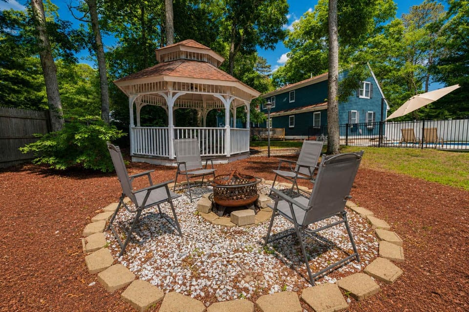 Private Pool Central AC Dog Friendly House in Osterville