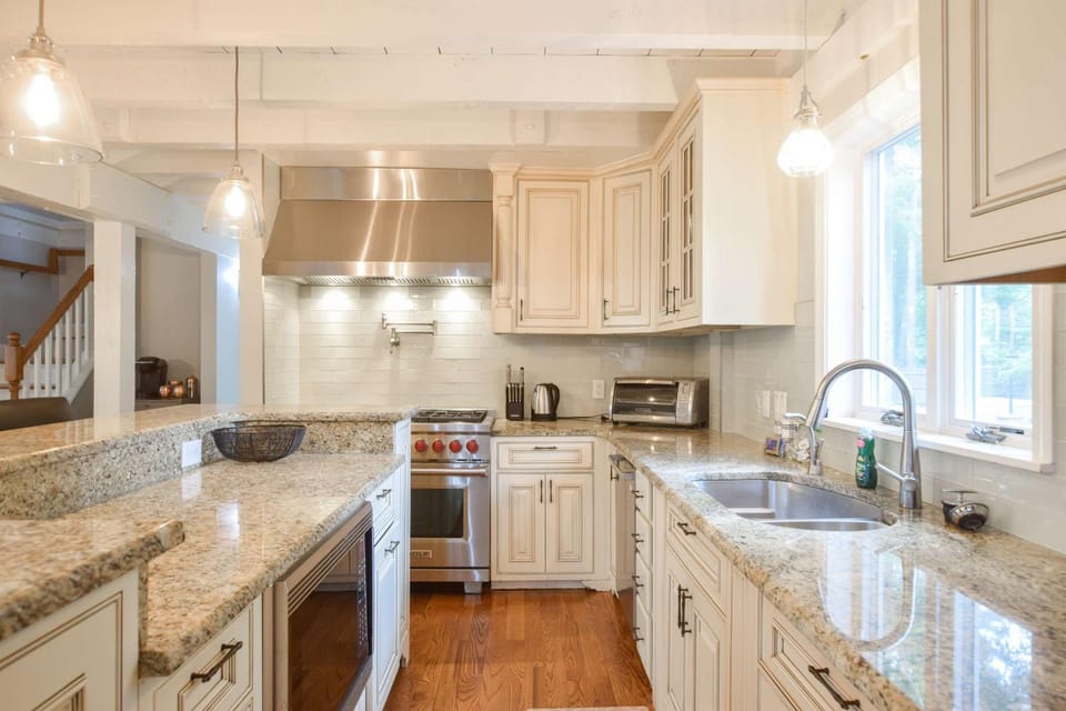 Private Pool Central AC Dog Friendly House in Osterville