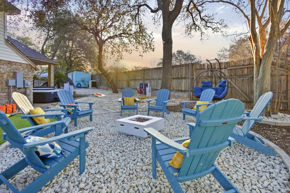 Gathering House- Movie & Game Room Hot Tub & Pool House in San Antonio