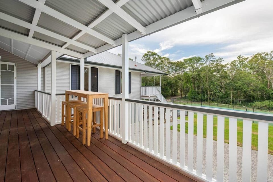 Glasshouse Retreat QLD House in Glass House Mountains