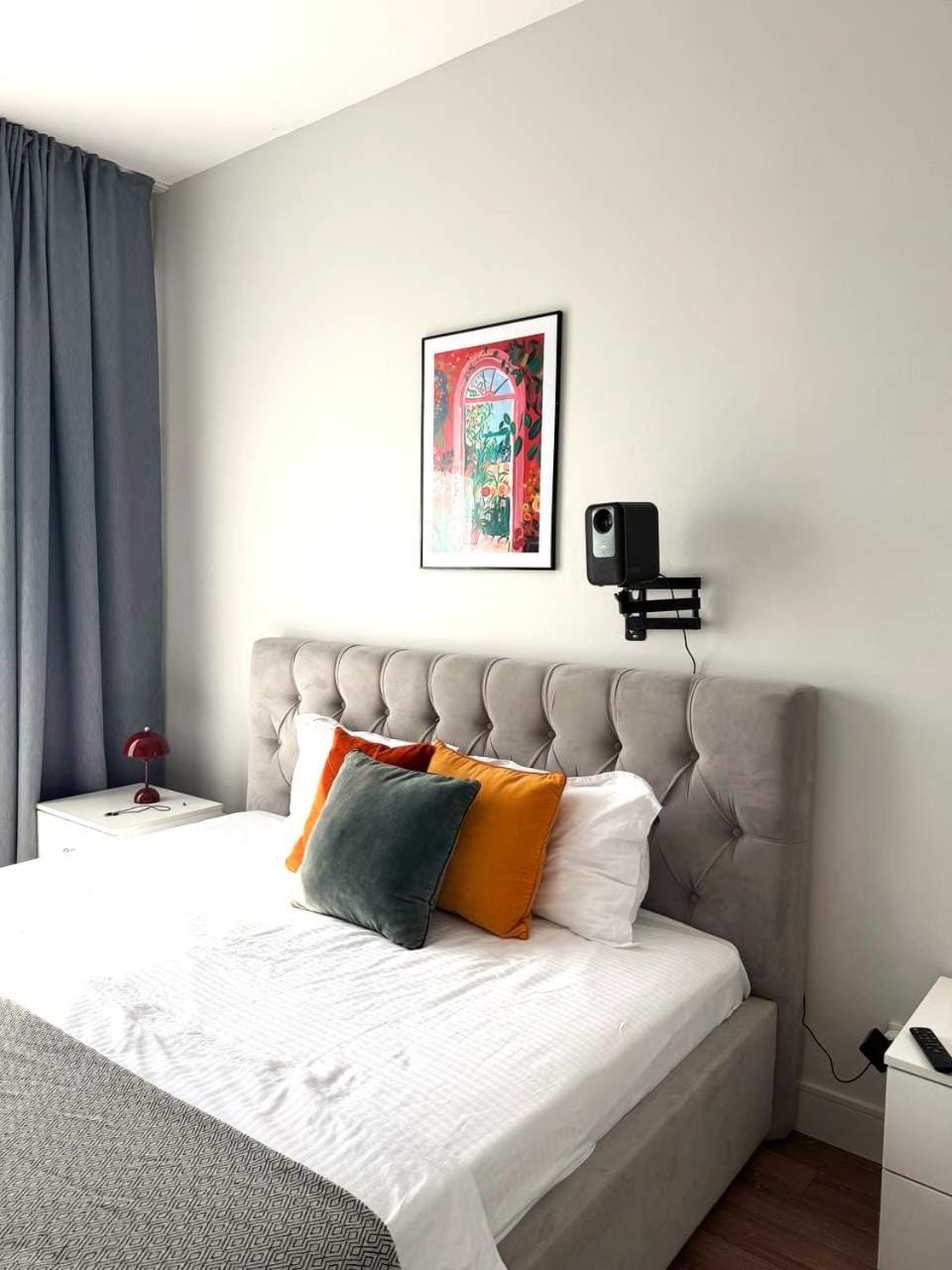 Bed, TV and multimedia, Bedroom