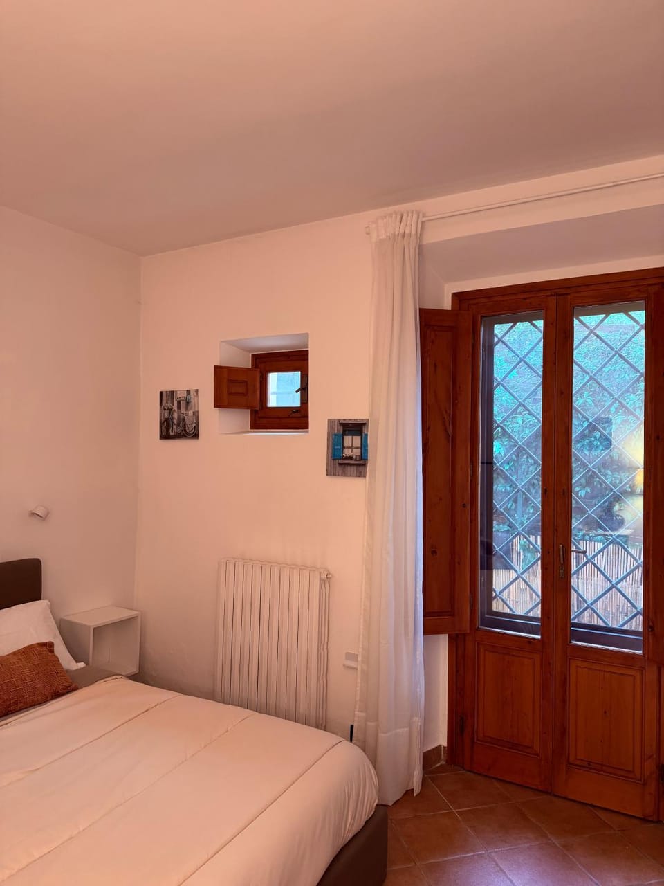 Bed, Photo of the whole room, Bedroom, internet