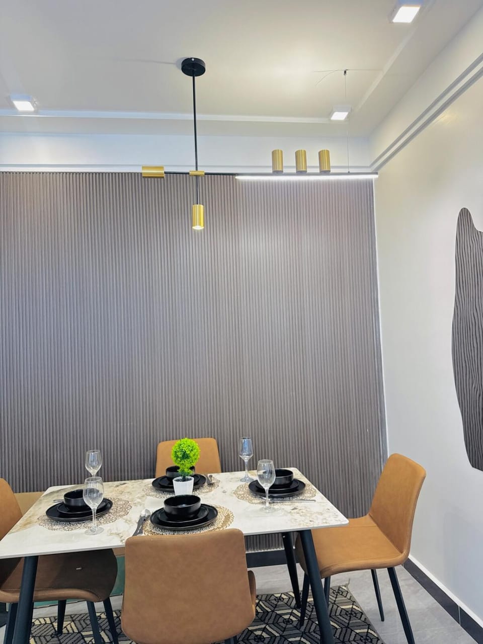 Elegant 2 bedroom Lavington by Omuts has pool gym queenbeds near malls and allow upto 5 poeple Apartment in Nairobi