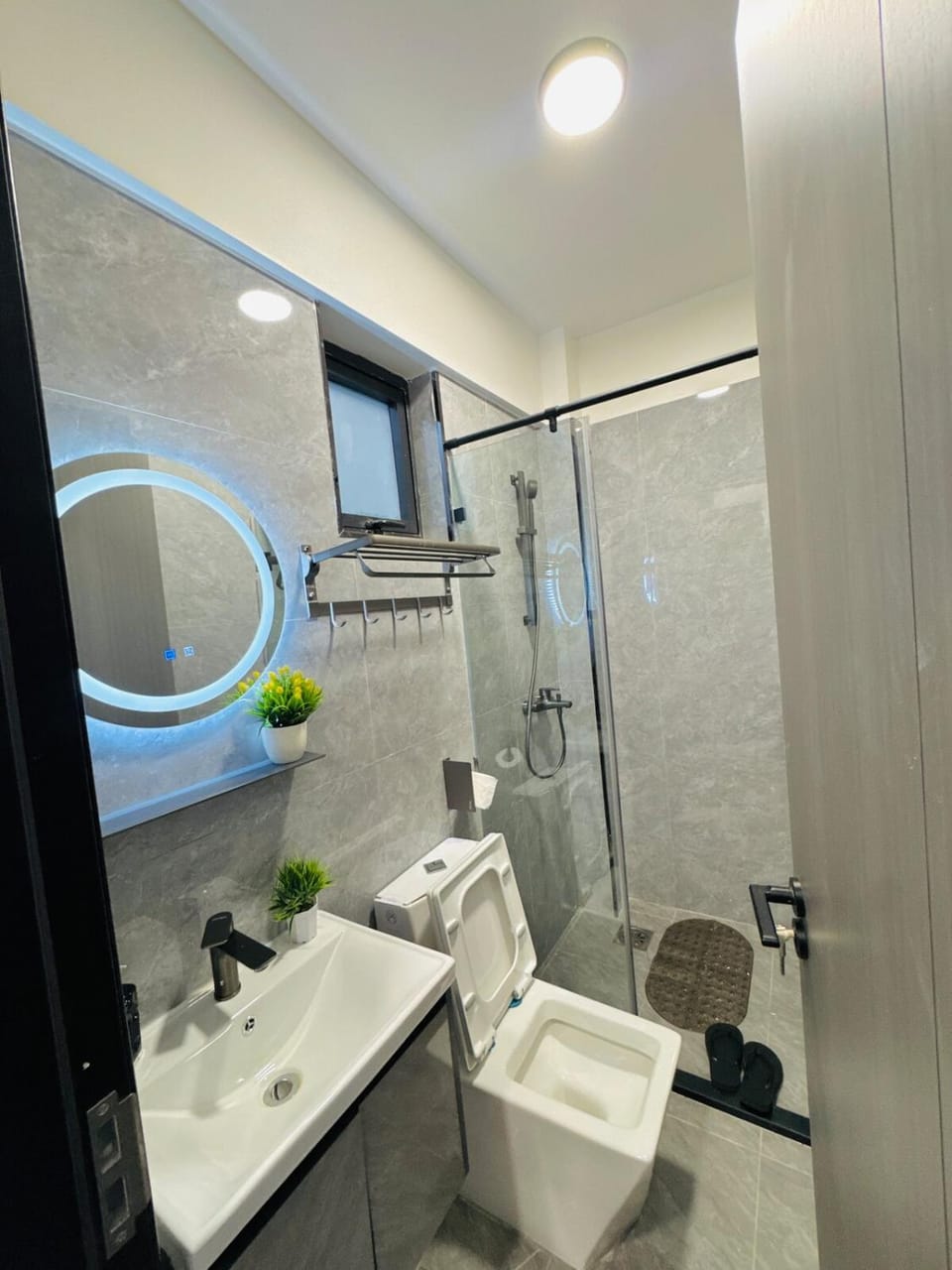 Elegant 2 bedroom Lavington by Omuts has pool gym queenbeds near malls and allow upto 5 poeple Apartment in Nairobi