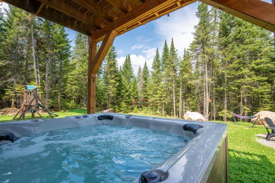 Le Kouzy - Spa, Foosball, Pool table, Game Room House in Quebec