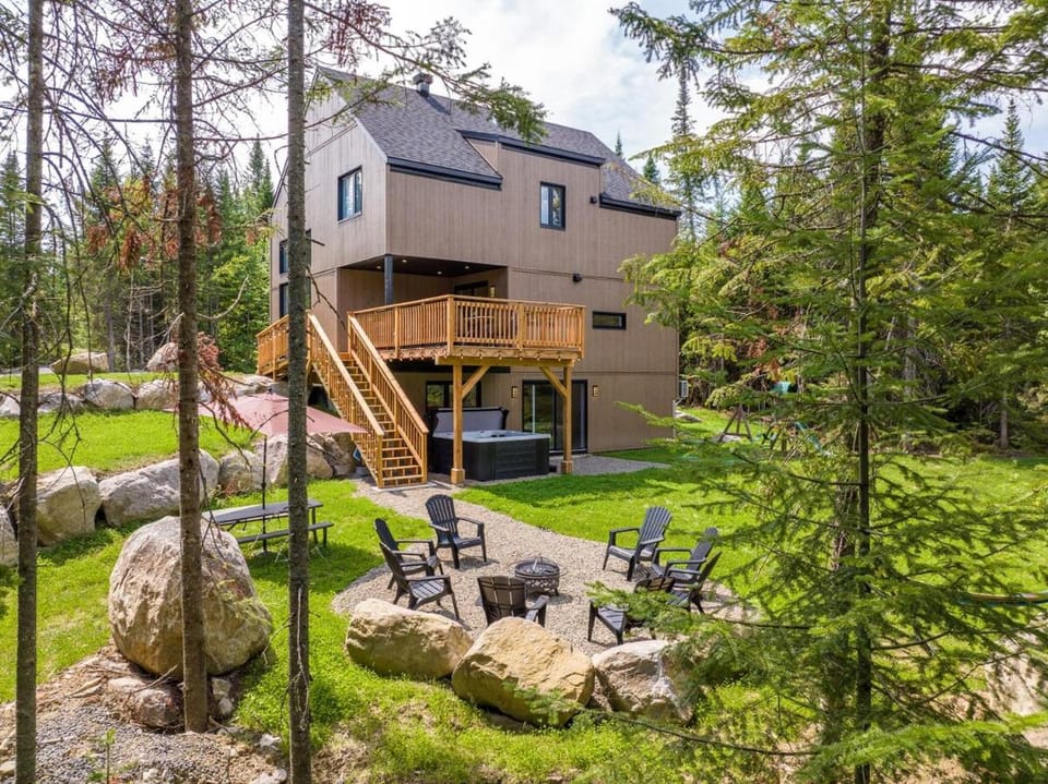 Le Kouzy - Spa, Foosball, Pool table, Game Room House in Quebec