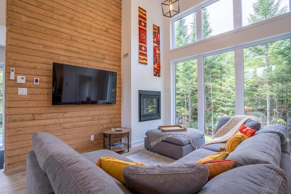 Le Kouzy - Spa, Foosball, Pool table, Game Room House in Quebec