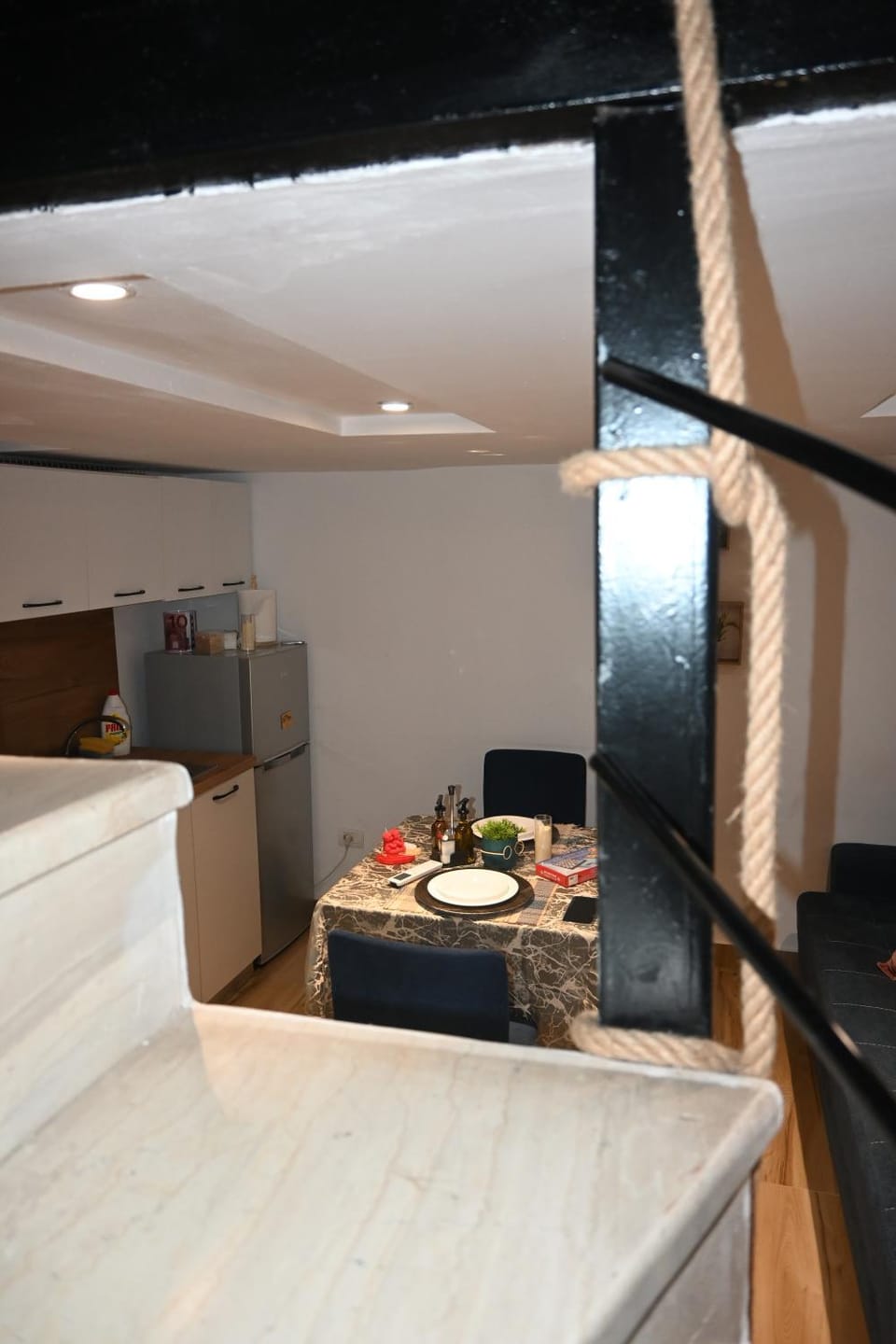 Kitchen or kitchenette, Living room, Food and drinks, Photo of the whole room, Seating area, Bedroom, Food, oven