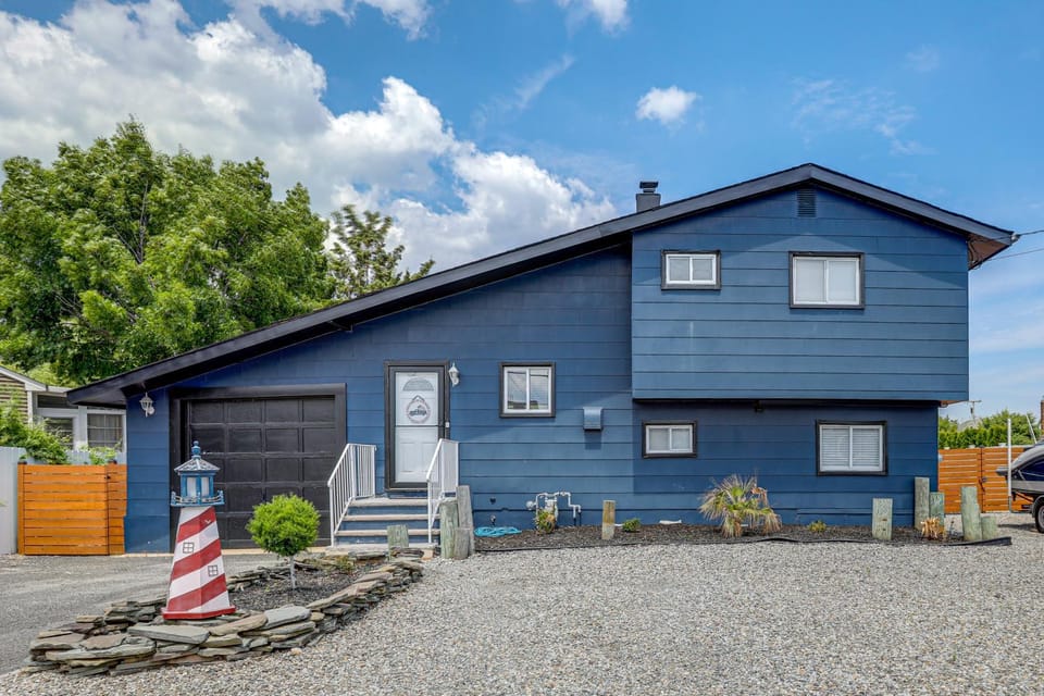 Canal-Front Backyard Oasis! Jersey Shore Retreat Apartment in Brick