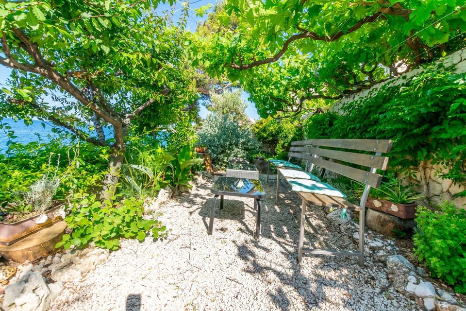Property building, Day, Natural landscape, Garden, Seating area, Garden view, Sea view