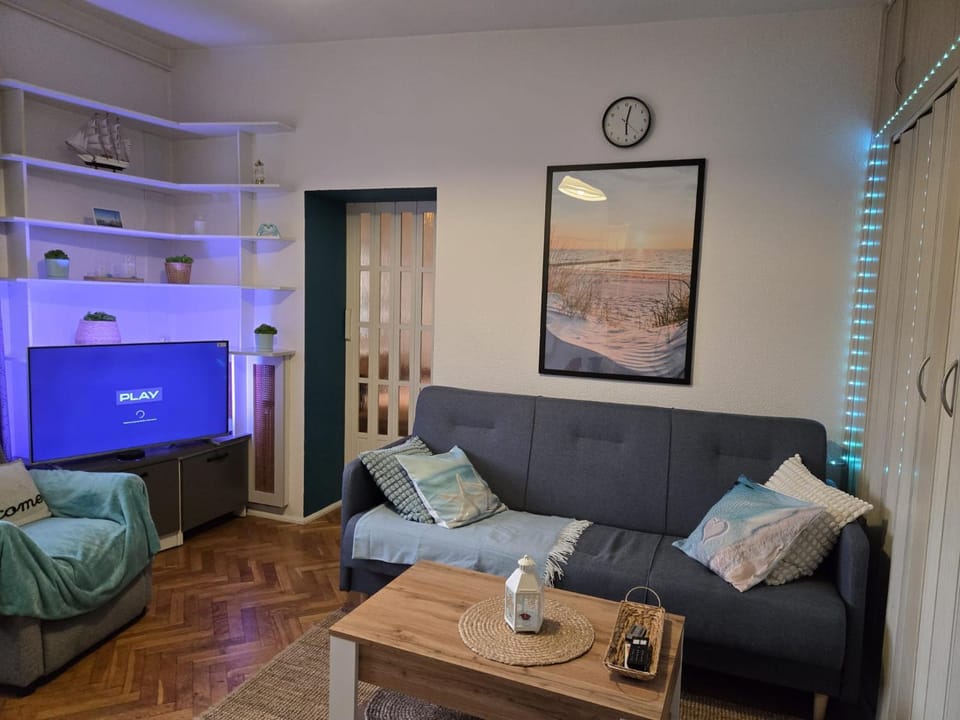 Communal lounge/ TV room, Bed, TV and multimedia, Photo of the whole room, Seating area, Evening entertainment