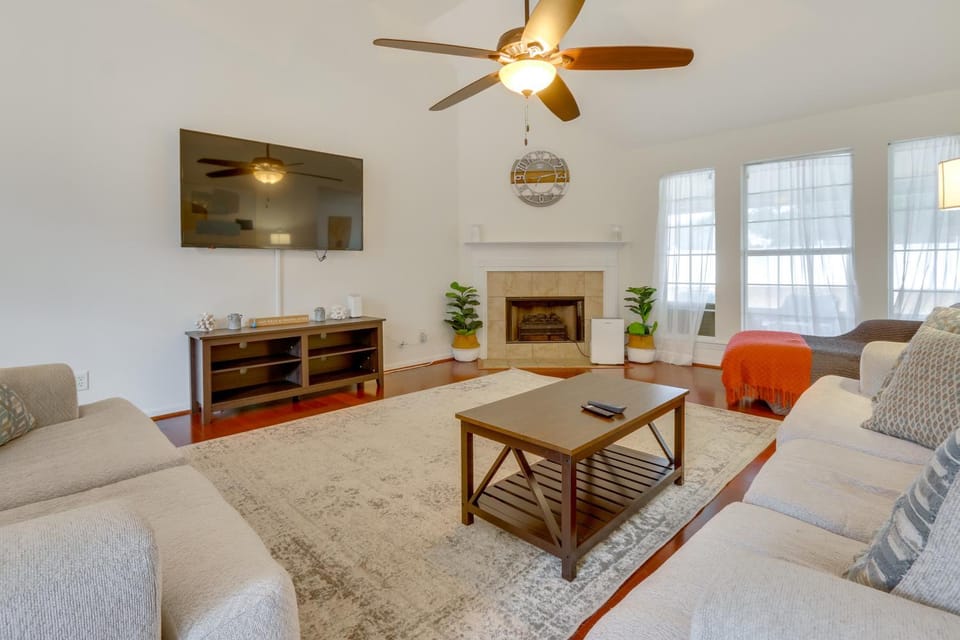 11 Mi to Savannah! Suburban Home w/ Spacious Yard House in Pooler