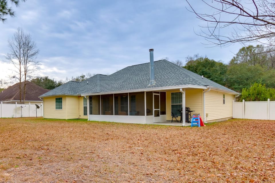 11 Mi to Savannah! Suburban Home w/ Spacious Yard House in Pooler