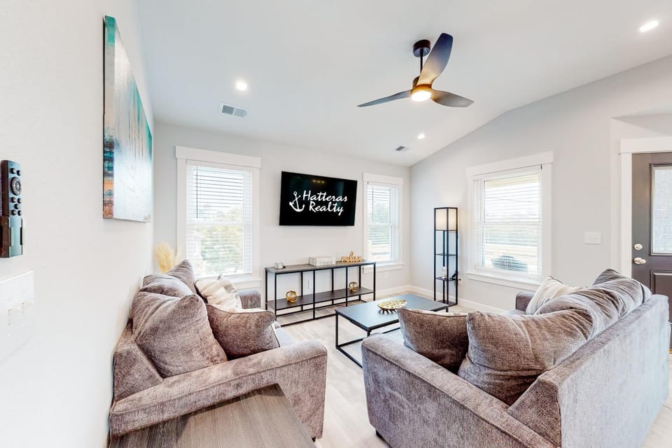 AV100 Coastal Paradise House in Avon