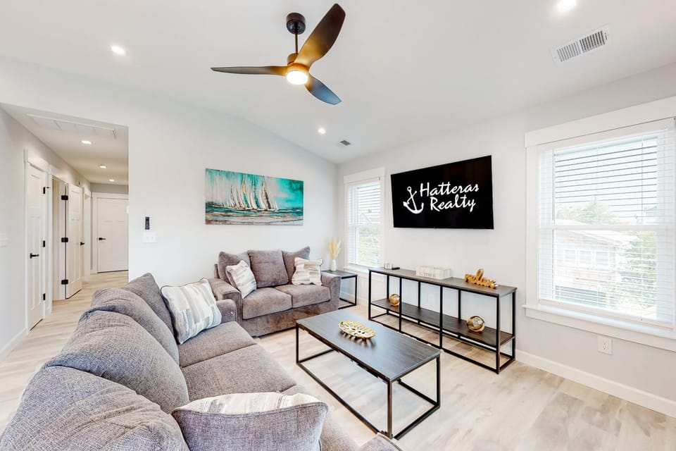 AV100 Coastal Paradise House in Avon