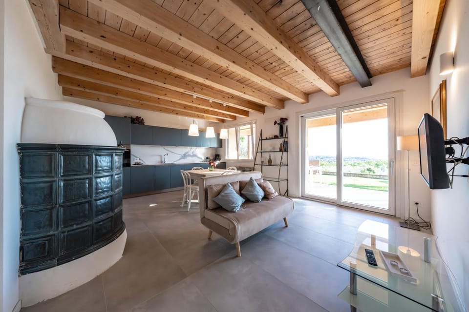 TV and multimedia, Kitchen or kitchenette, Living room, Seating area
