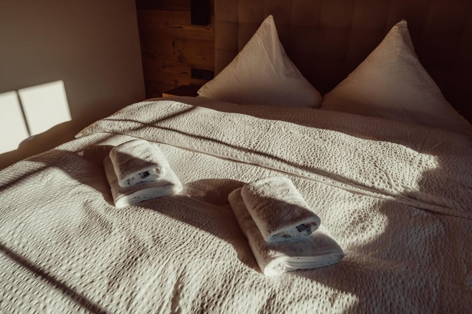 Bed, Photo of the whole room, Bedroom, towels