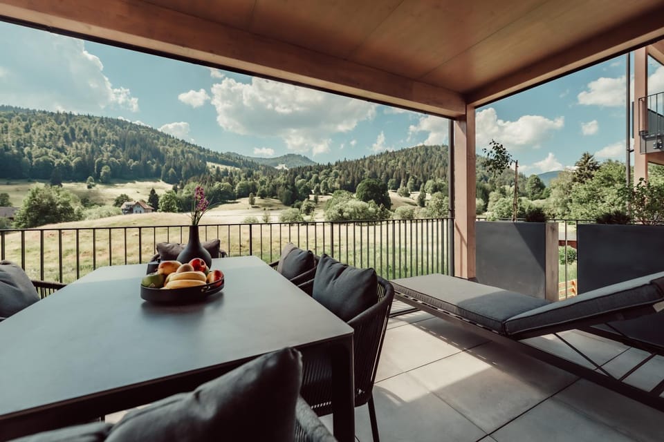 Spring, Day, Natural landscape, View (from property/room), Balcony/Terrace, Seating area, Dining area, Mountain view