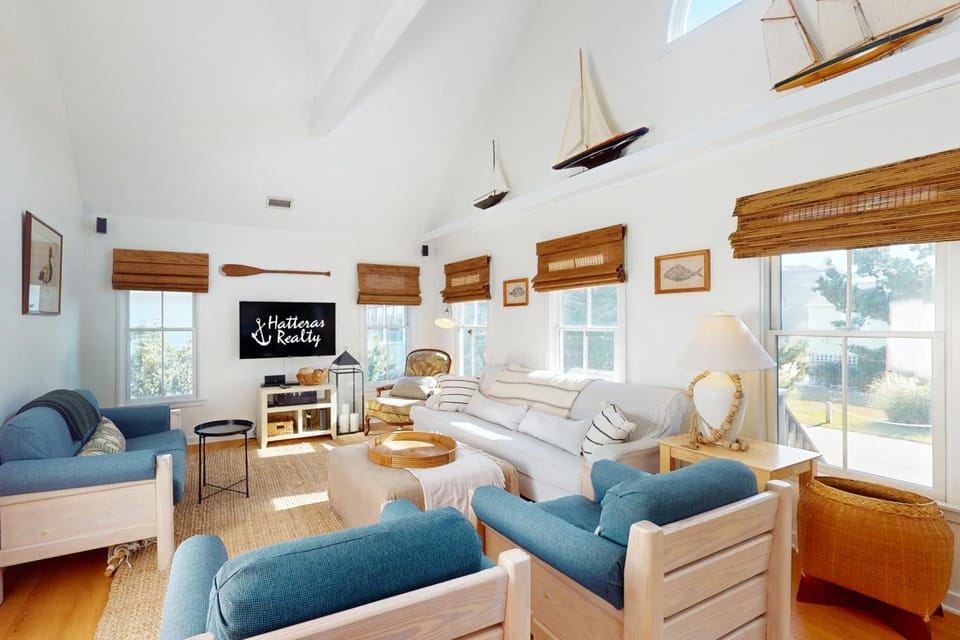 AV108 Aloha Banks House in Avon