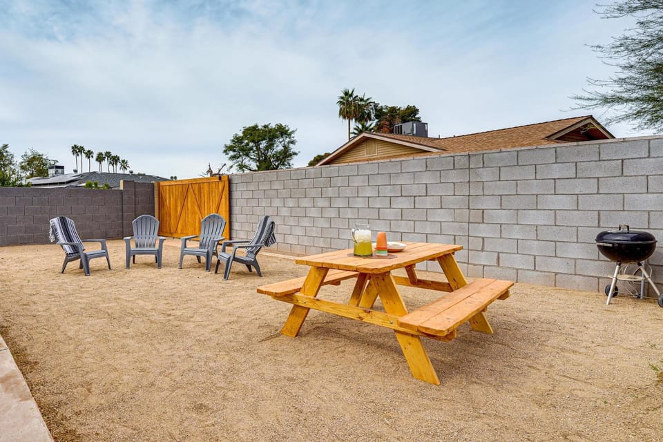 Private Pool & Yard: Tempe Family Gem Near ASU! House in Tempe