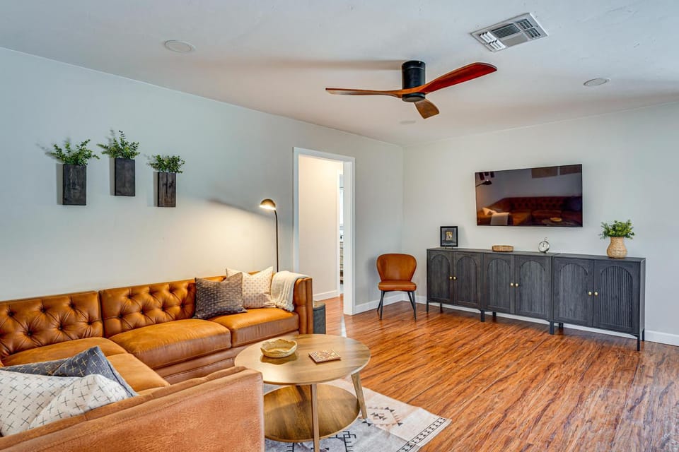 Private Pool & Yard: Tempe Family Gem Near ASU! House in Tempe