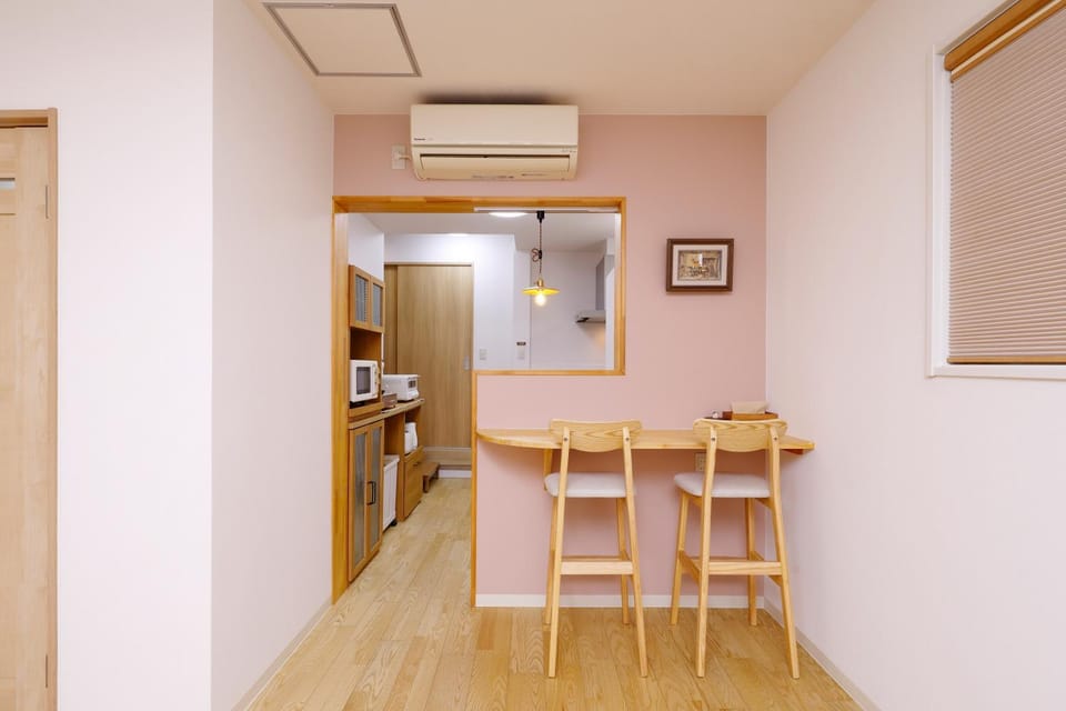 Kitchen or kitchenette, Dining area, minibar