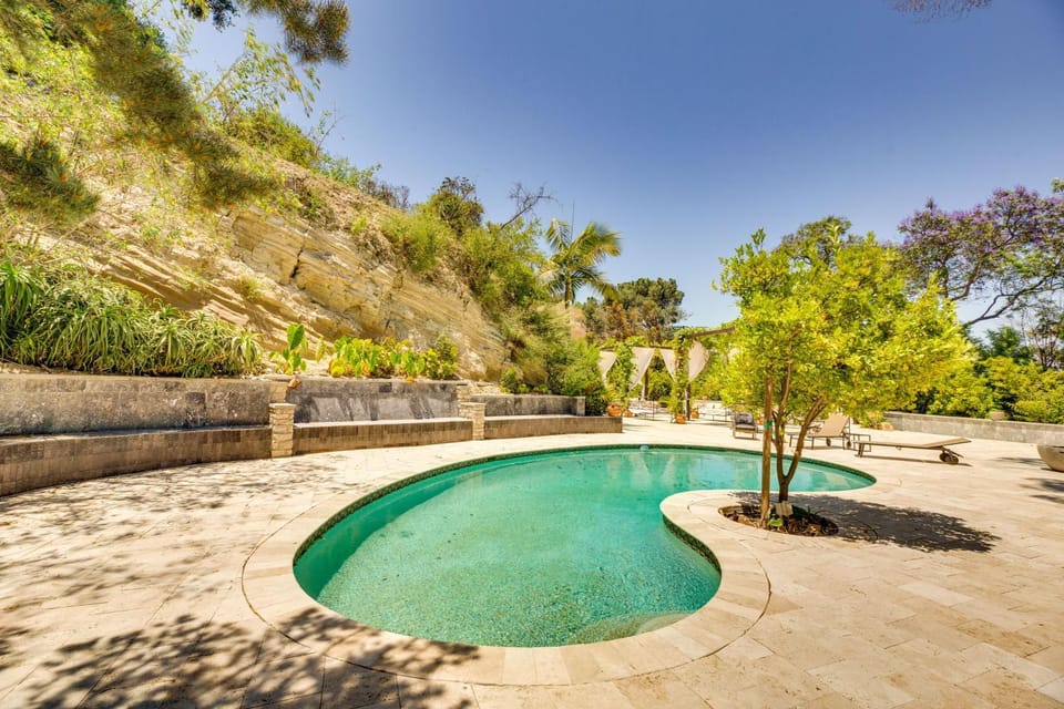 Charming Studio with Pool & Gardens House in Sherman Oaks
