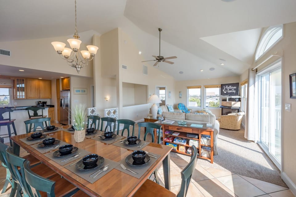 AV160 Sunshine House in Avon