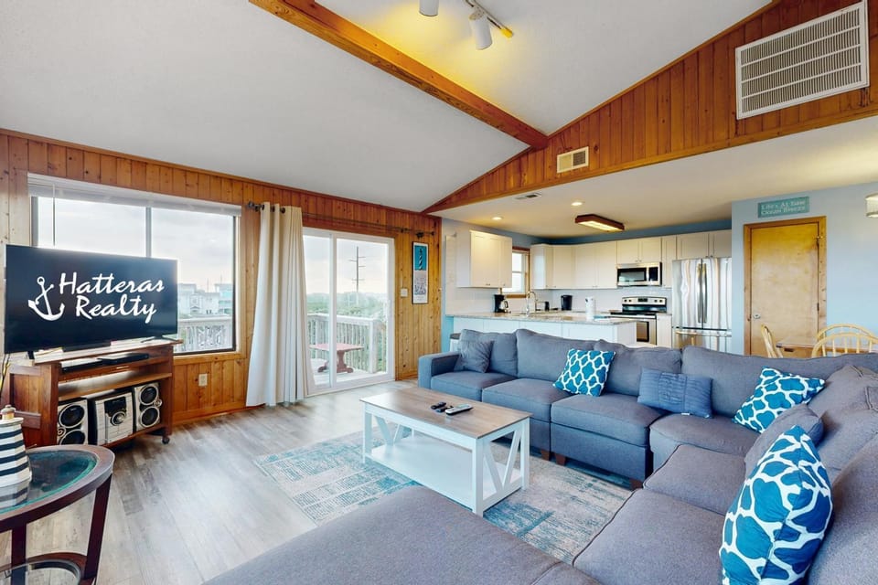 AV241 Attitude Adjustment House in Avon