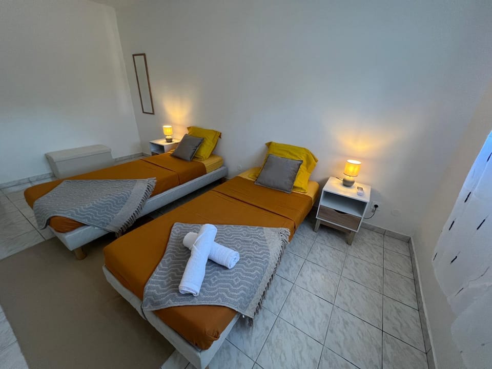 Photo of the whole room, Bedroom