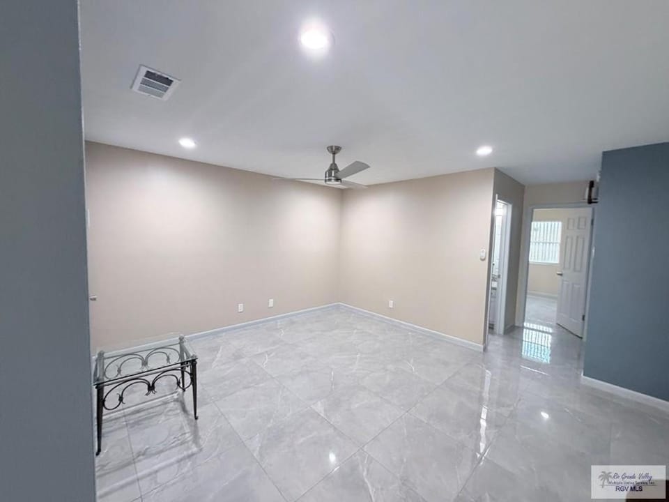 305 Calle Amistosa Apartment in Brownsville