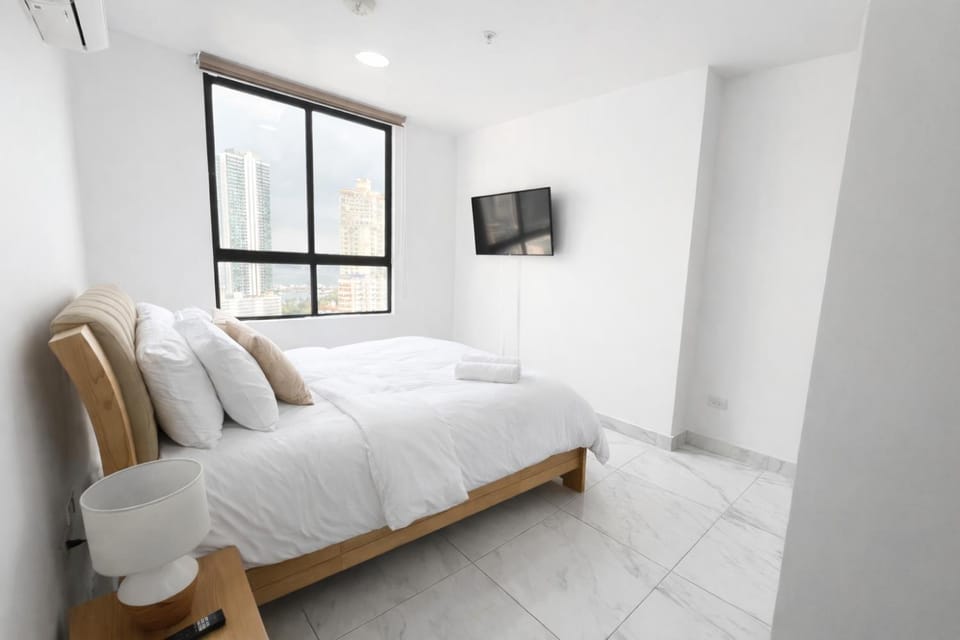 Bed, TV and multimedia, Bedroom