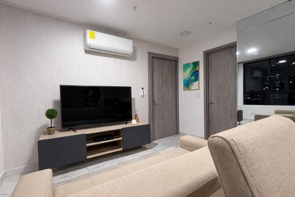 TV and multimedia, Living room, Evening entertainment