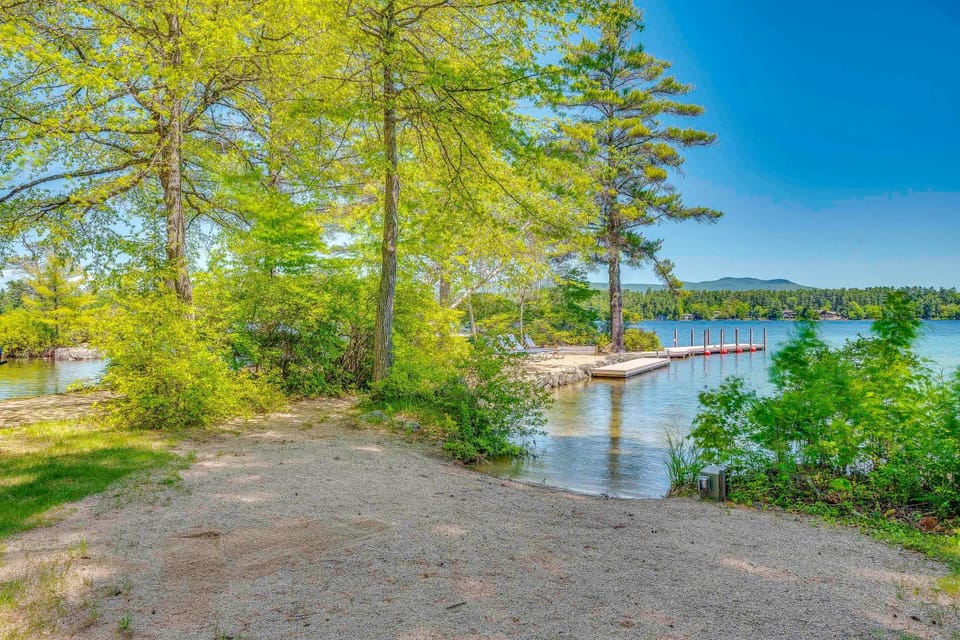 Beach & Mtn Views! Lakefront Moultonborough Home House in Meredith