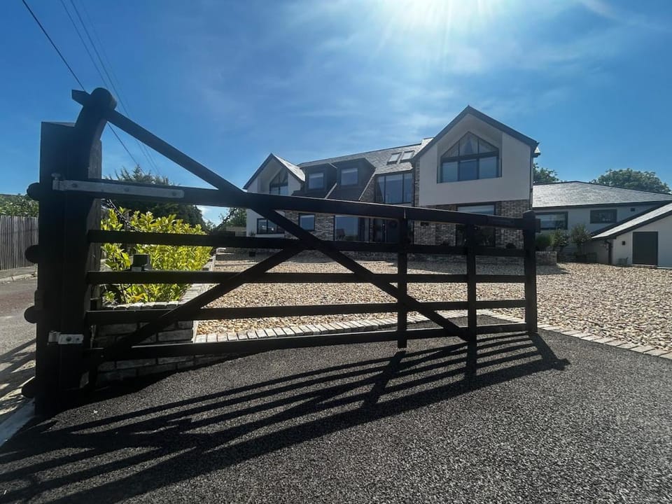 The Olive Tree Kent- Private Road All Ensuite Home House in Rochester