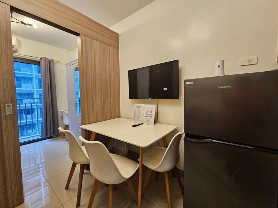 Shore 1 and 2 Residences MOA - The Executive Suites Apartment in Pasay