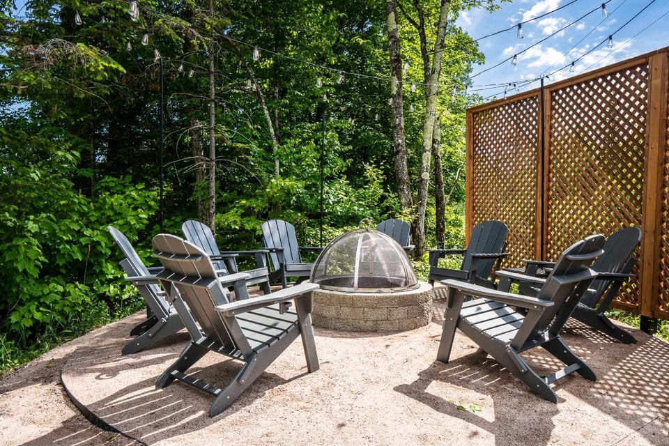 L'Escapade chalet contemporain avec spa Chalet in Quebec