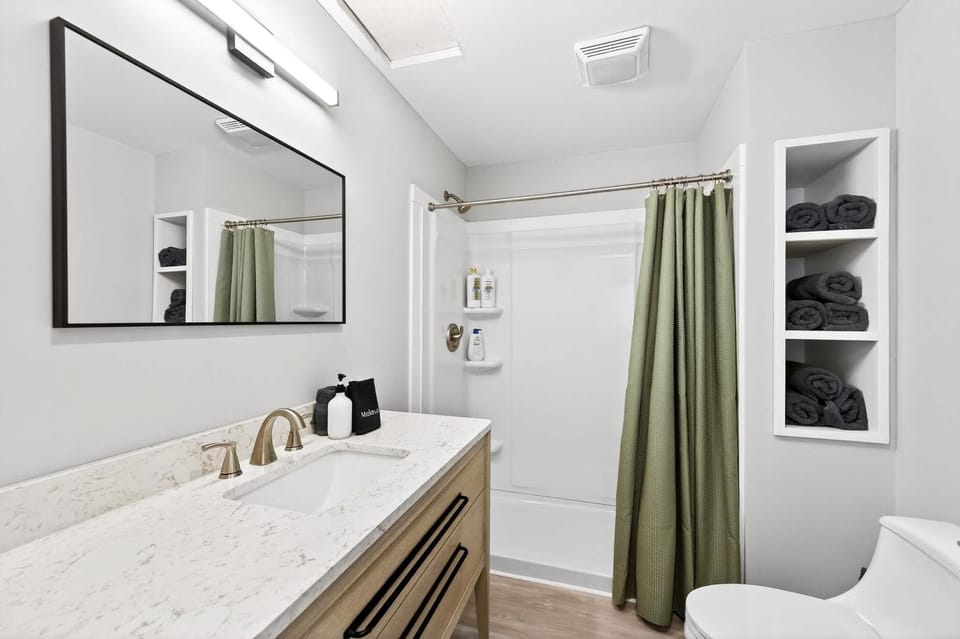 Ground Apt 5 Min to Holiday Valley King bed & Bunk Apartment in Great Valley